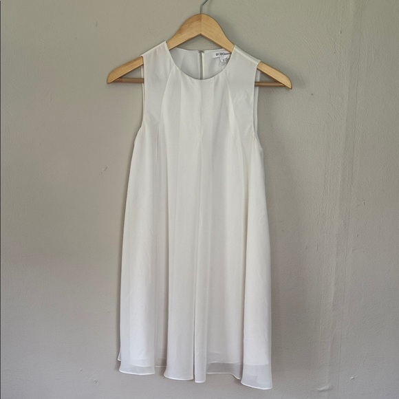 BCBGeneration Dresses & Skirts - BCBGeneration White Sleeveless swing Mini Dress XS